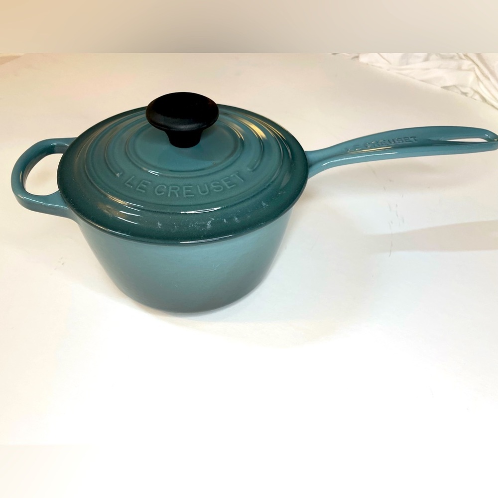 Le Creuset Signature Cast Iron Enameled Saucepan, 1.5 L / 1.75 Qt.